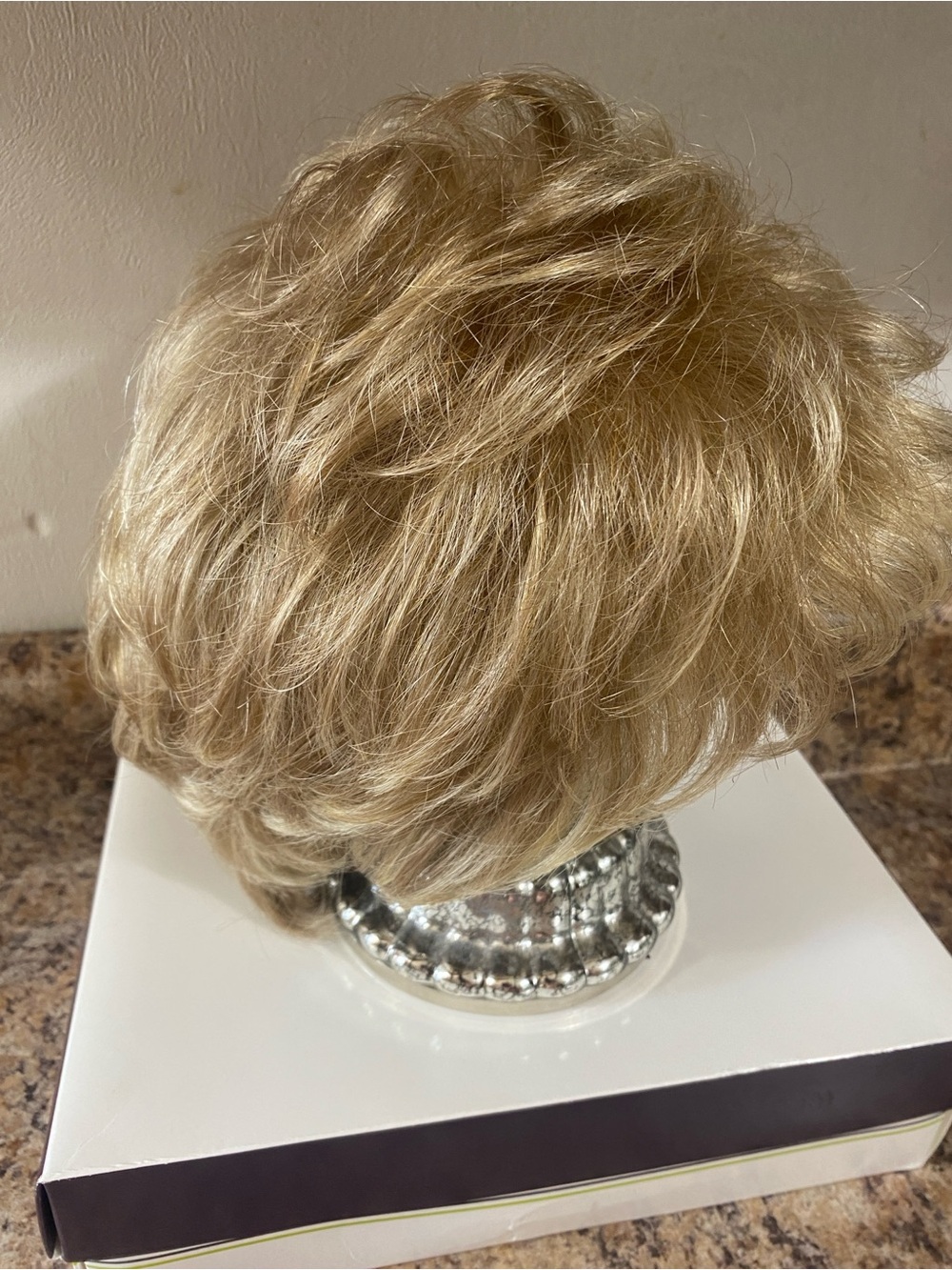 Henry Margu short blonde layered wig vintage
